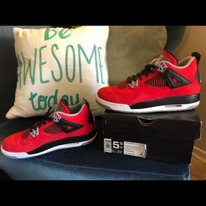 EUC. Air Jordan 4 retro (GS) 5.5. Worn 2 times.